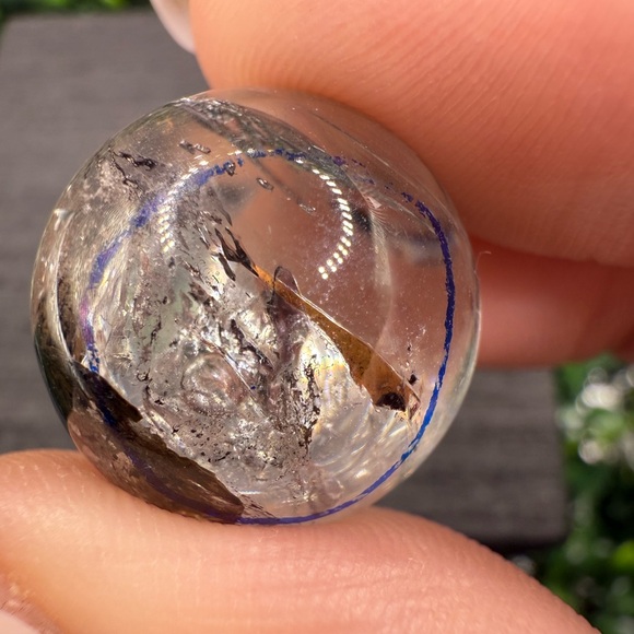 21mm Quartz Enhydro Sphere with Big Bubble on Glass Stand - Picture 6 of 7